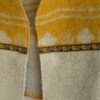 Gele wollen gilet met bruin gebloemd vintage bandje