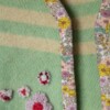 Groene wollen gilet met bloemenbandje