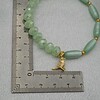 Handgemaakte armband met vergulde bedel