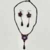Leah Collier en oorhangers paars