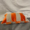 Ollie oranje kussenhoes met camel kleurige streep
