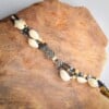 Otter totem ketting, een betekenisvol sieraad van kralen