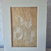 Poster gemaakt van handgeschept papier met bamboe cirkels en hennep (inclusief passe-partout)