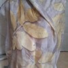 Sjaal van pongee zijde, berdukt met ecoprint, natuurlijk gekleurd met Myrobalan, 180x45cm