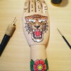 Tattoo hand tijger