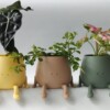 Zittende Lachende Plantenpot met Knieën Maat M