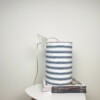Unieke,, duurzame blauw/witte hanglamp - handgemaakt van tweedehands kleding