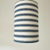 Unieke,, duurzame blauw/witte hanglamp - handgemaakt van tweedehands kleding