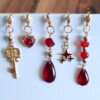 Handgemaakte Stitchmarkers/ steek markeerders, Set van 5: Perfecte accessoires voor Creatieve Geesten! verschillende thema's, Sleuterlhangers