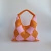 Gehaakte checker handtas 'Light pink & orange'