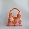 Gehaakte checker handtas 'Light pink & orange'