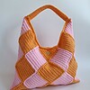 Gehaakte checker handtas 'Light pink & orange'