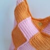 Gehaakte checker handtas 'Light pink & orange'