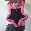 Gehaakte tas 'Black & pink furry star'