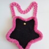 Gehaakte tas 'Black & pink furry star'