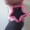 Gehaakte tas 'Black & pink furry star'