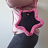 Gehaakte tas 'Black & pink furry star'