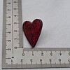 Handgemaakte epoxy oorstekers 'hart groot' - rood glitter