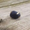 Black Pebble ring, zwarte steen in messing klauwzetting