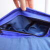 Blauwe waterdicht rugzak met magische paddestoel textiel kunstwerk