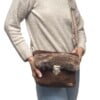 Donker bruine suede schoudertas gemaakt van vintage suede rok met nepbont