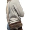 Donker bruine suede schoudertas gemaakt van vintage suede rok met nepbont