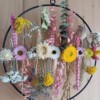Flowerpowerring met fleurige droogbloemen
