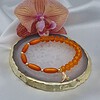 Handgemaakte armband met vergulde bedel - oranje