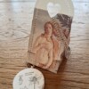 Ketting met papieren hanger, blauwe zeedistel, duurzaam sieraad