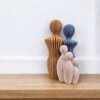 Modern 3d geprint beeldje gezin met 3 kinderen