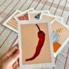 Rode chilipeper kunstkaart - pittige en minimalistische illustratie voor keuken | A6 print 10x15 cm
