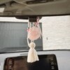 Rozenkwarts hanger voor in de auto: liefdevolle energie voor onderweg