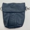 Stoere kleine compact en soepel schoudertasje. van zwart hergebruikt leer te gebruiken als heuptasje.