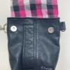 Stoere kleine compact en soepel schoudertasje. van zwart hergebruikt leer te gebruiken als heuptasje.