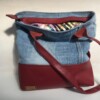 Stoere shopper gemaakt van recycled denim en rood leer