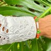 Tropische ocean armbanden met schelpkralen en zoetwaterparel