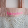Upcycled tas vintage jaren 70 vitrage met roze opdruk