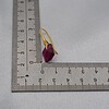 Vergulde oorbellen met kristallen hangers - fuchsia