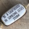 Hoop & Compassie, Vuurtoren armband met inspireerende text "be a lighthouse in someone elses storm"