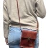 Stoere kleine heup/schoudertas gemaakt van cognac kleurige vinted lerenjas.