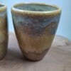 2 keramiek koffiebekers Zand