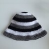 Gehaakt baby zonnehoedje 'Zwart, wit en grijs'