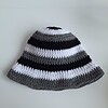 Gehaakt baby zonnehoedje 'Zwart, wit en grijs'