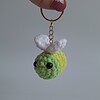 Gehaakte sleutelhanger 'Citrus bij'