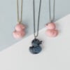 Ketting met roze of blauw eendje