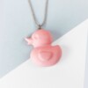 Ketting met roze of blauw eendje