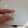 Open zilveren ring met blauwe saffier