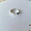 Open zilveren ring met blauwe saffier