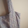 Zomertas, lila gebloemde upcycle tas