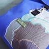 Blauwe waterdicht rugzak met magische paddestoel textiel kunstwerk